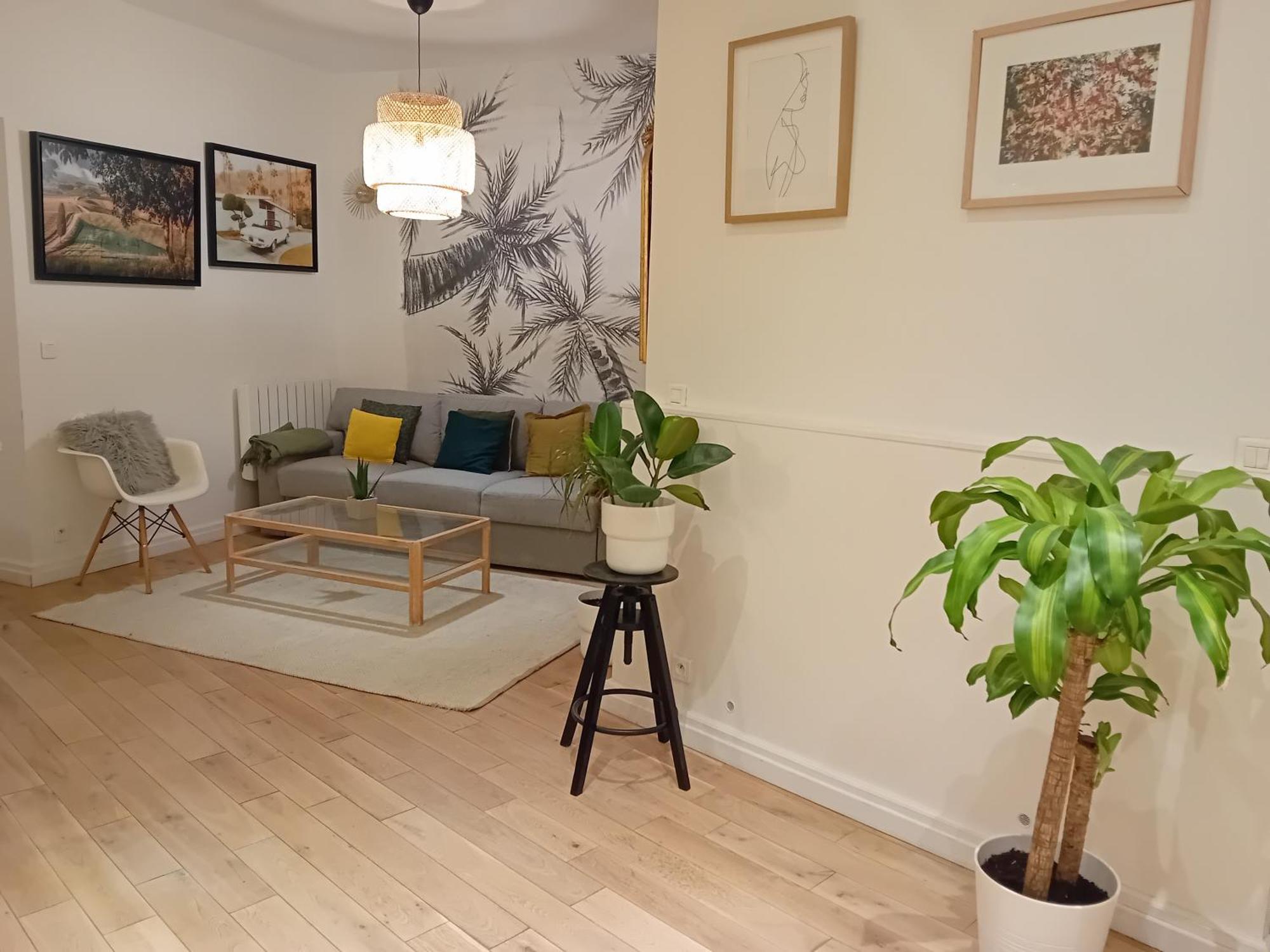 Center Paris, Amusing2bed Room,68sqm-5 Mins Eiffel Tour And Louvre Meusm ,gare Montparnasse ,front Metro Appartement Paris