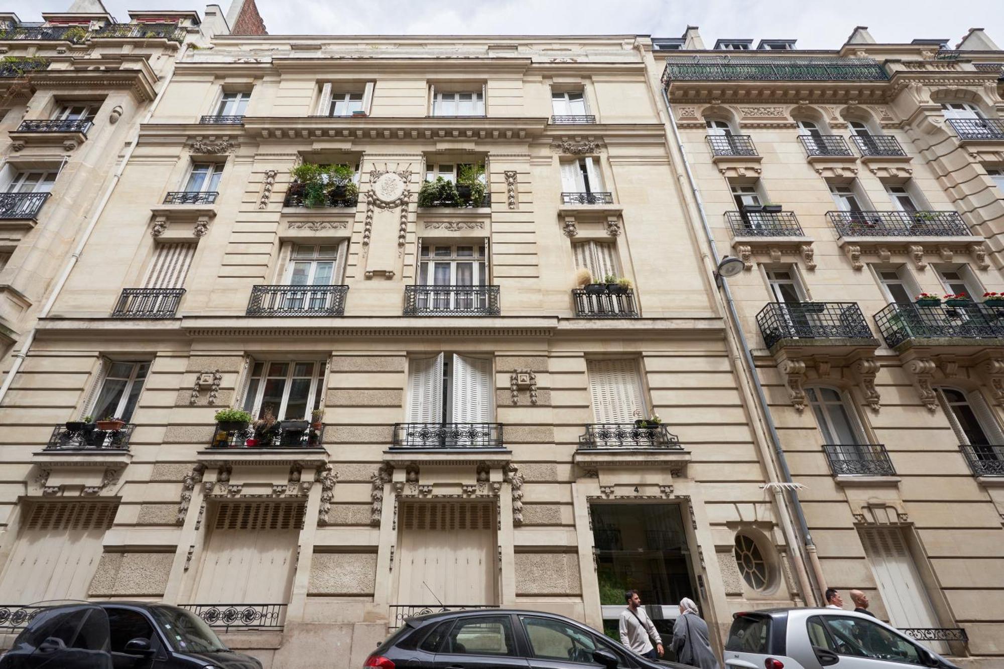 Apartment Contemporary Studio For 2 Ternes Paris