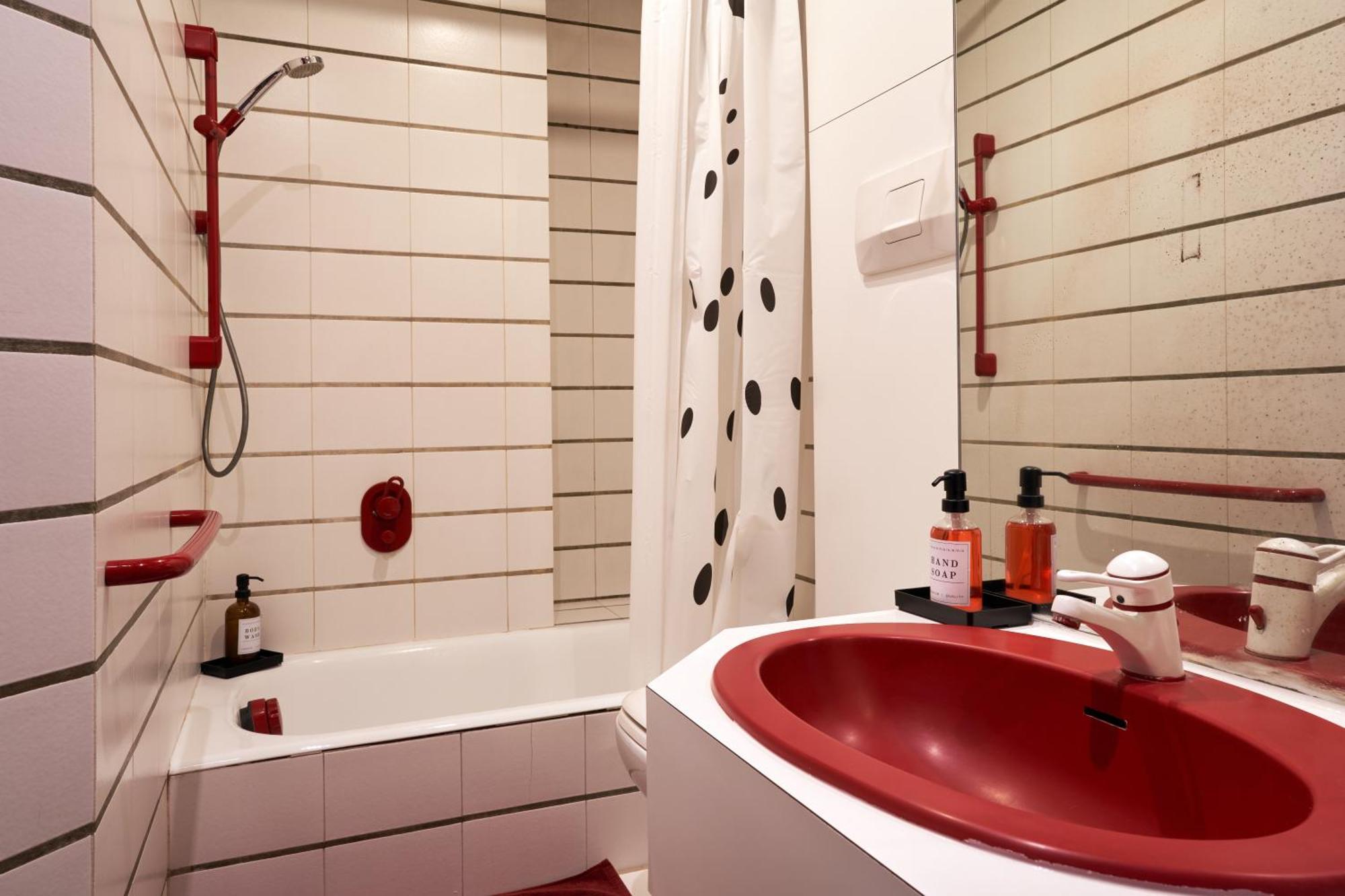 Contemporary Studio For 2 Ternes Apartment *