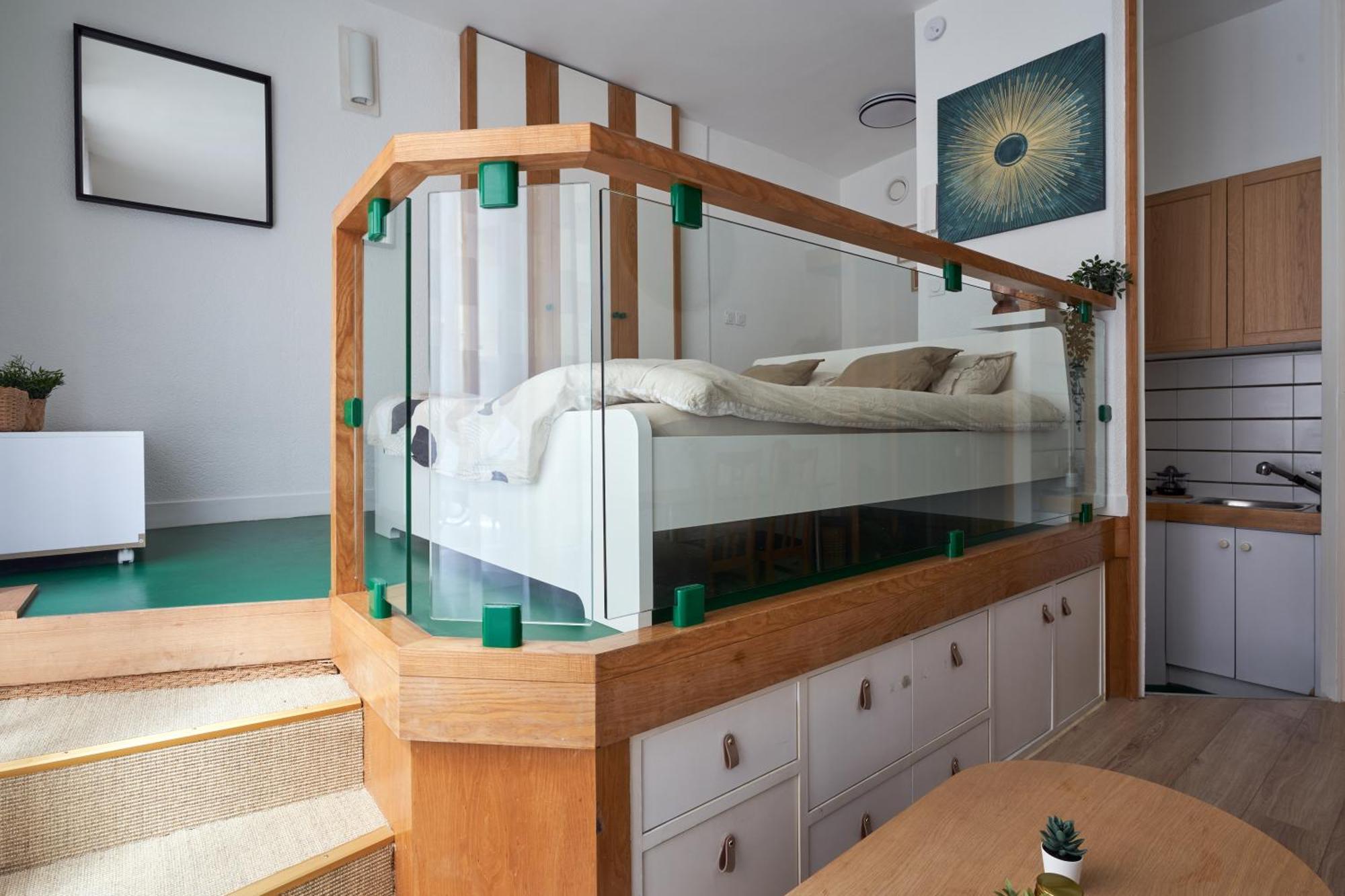 Contemporary Studio For 2 Ternes Apartment *