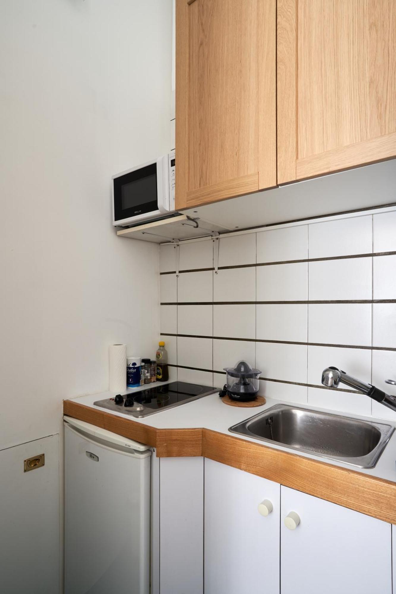 Contemporary Studio For 2 Ternes