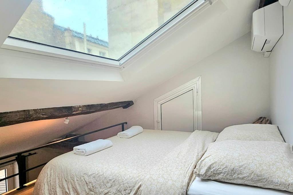 Skylight Loft By Suitehomeparis Apartment Paris