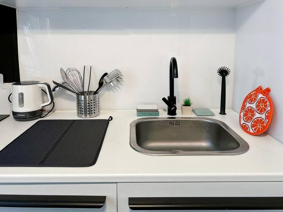 Cocon Urbain Proche Canal Saint-martin Apartment *