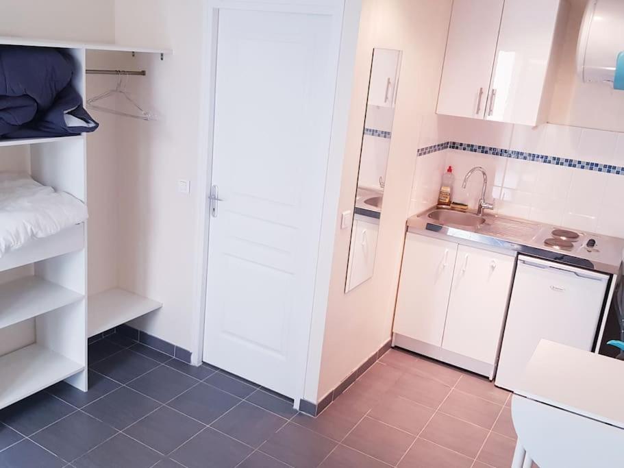 Apartment Near Eiffel Tower - *