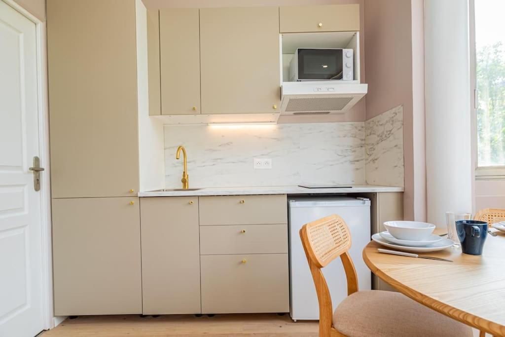 Apartment Lumineux Neuf Arc De Triomphe