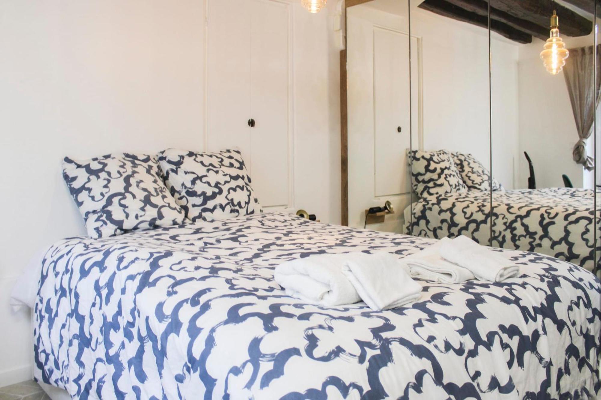 Charming 2-room In The Heart Of Paris