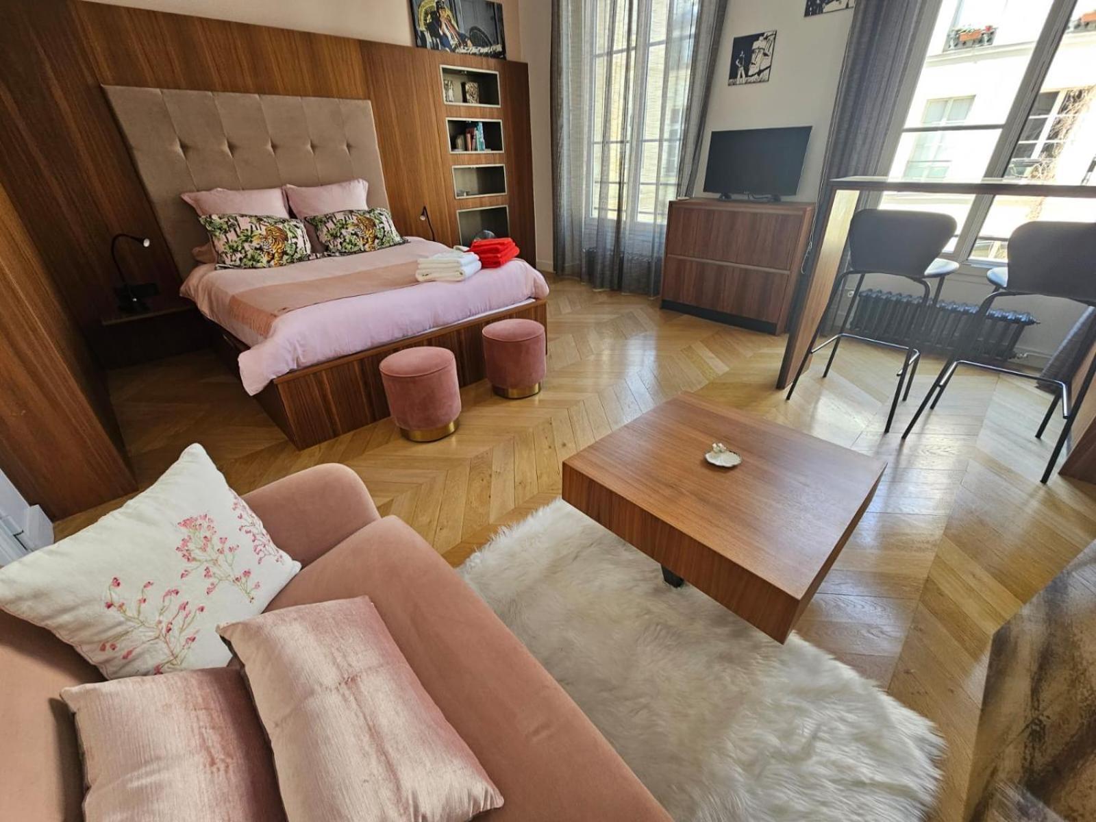 Rose Apartment