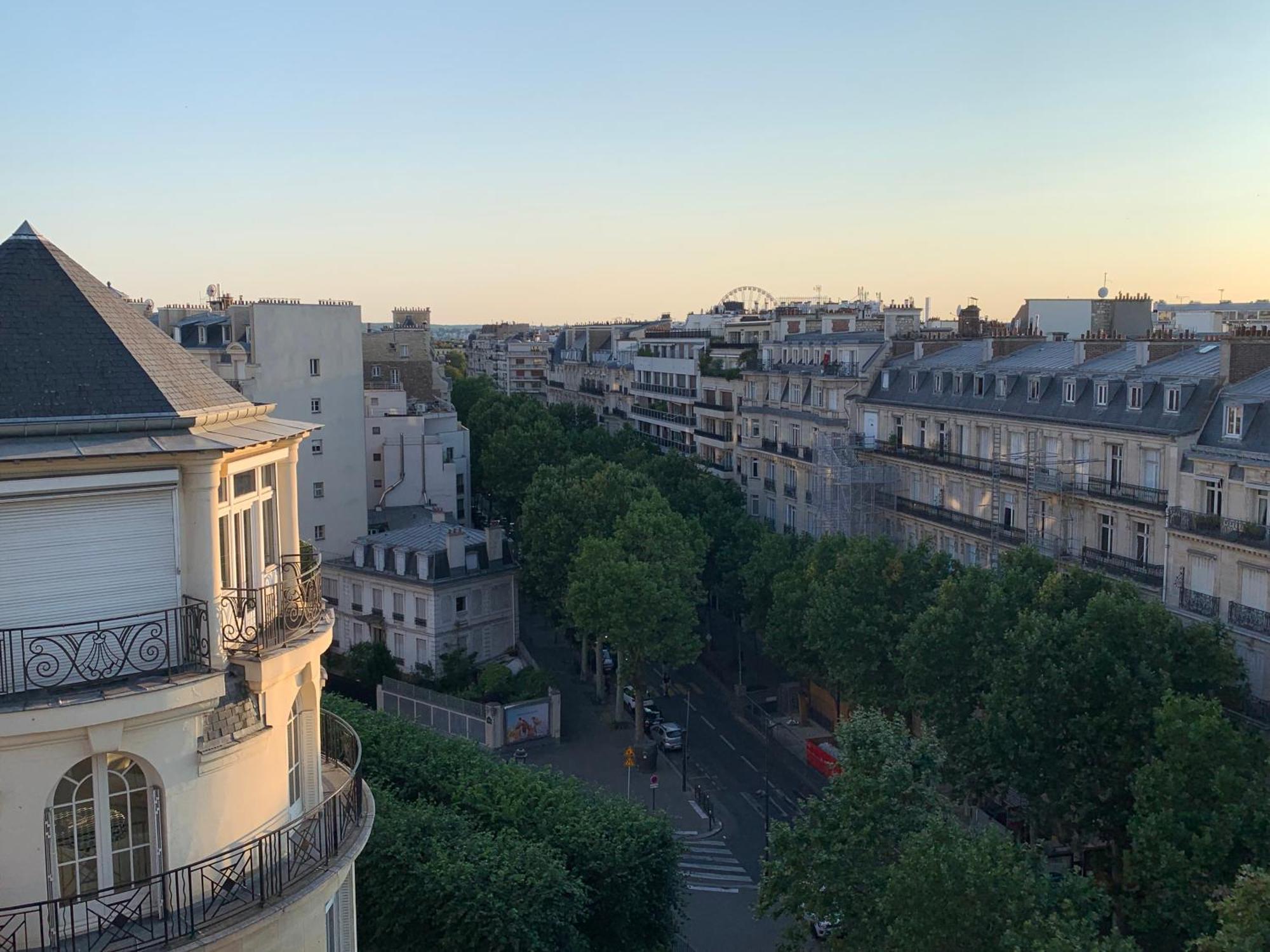 Trocadero & Eiffel Tower Bed & Breakfast