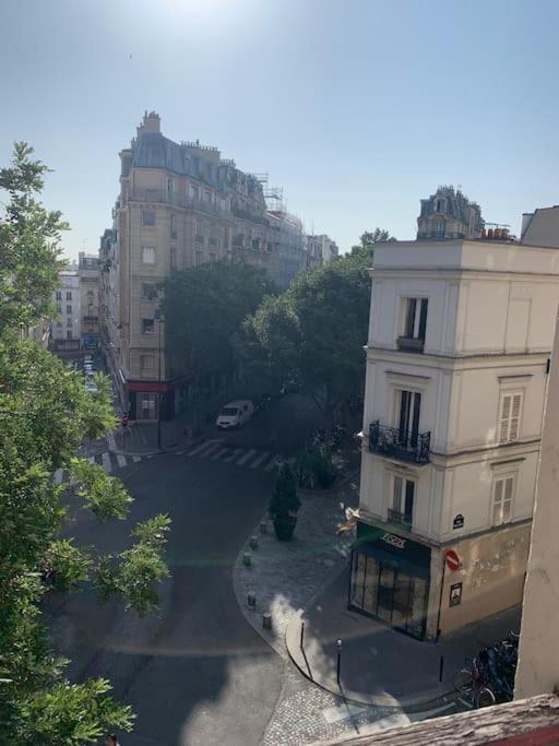 Apartment Haussmanien Au Coeur Du Village Montmartre !