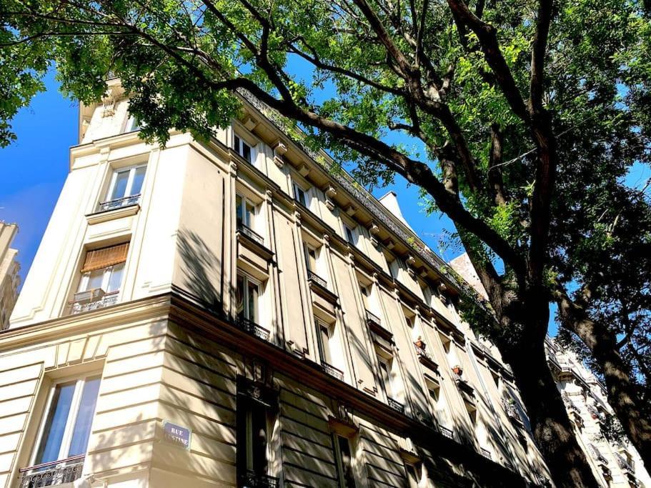 Haussmanien Au Coeur Du Village Montmartre ! *