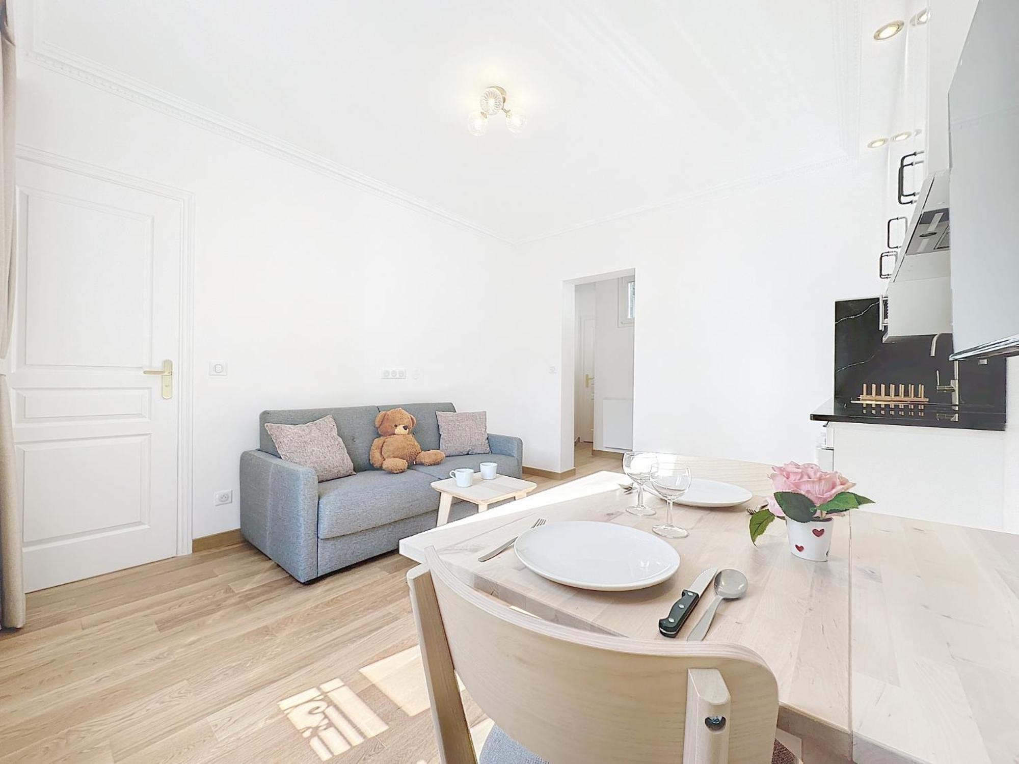 122 - Luxueux Pied-a-terre Parisien Paris