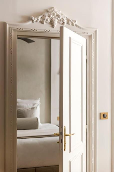 Luxury 5 Bedroom & 5 Bathroom - Eiffel Tower Apartment Paris