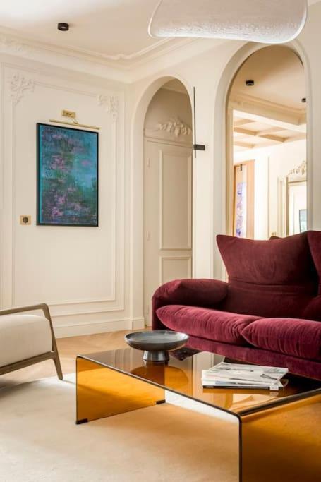 Luxury 5 Bedroom & 5 Bathroom - Eiffel Tower Apartment *