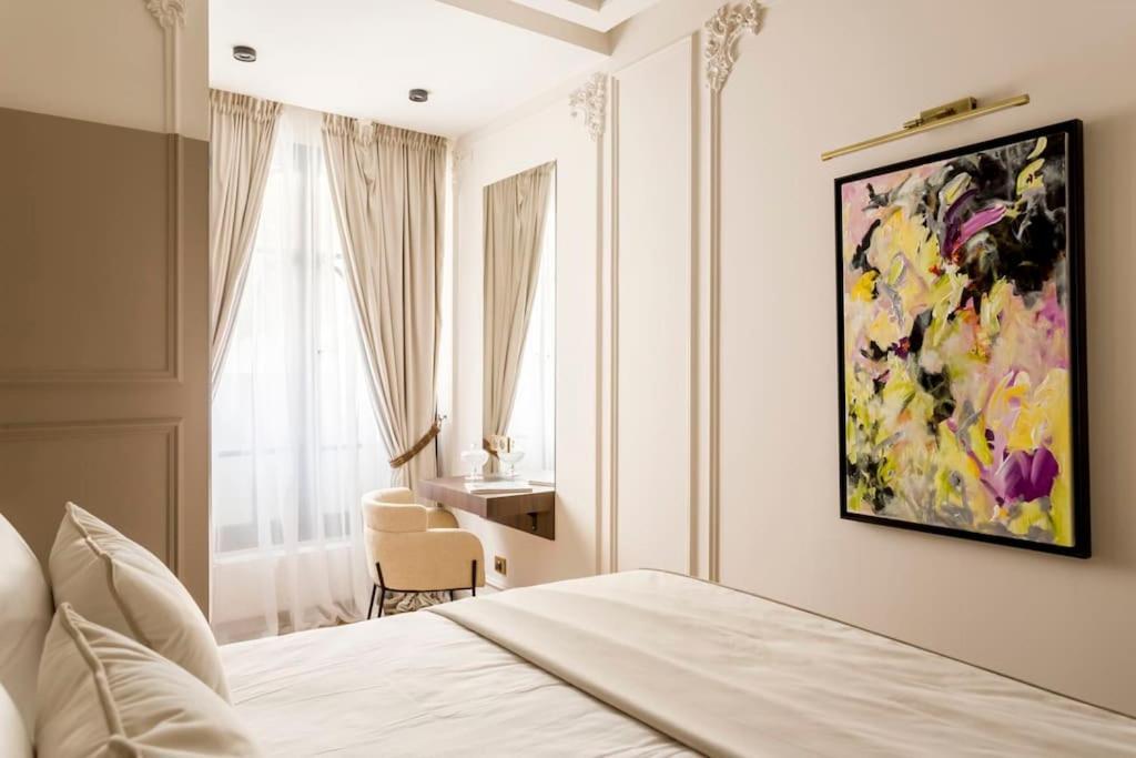 Luxury 5 Bedroom & 5 Bathroom - Eiffel Tower *