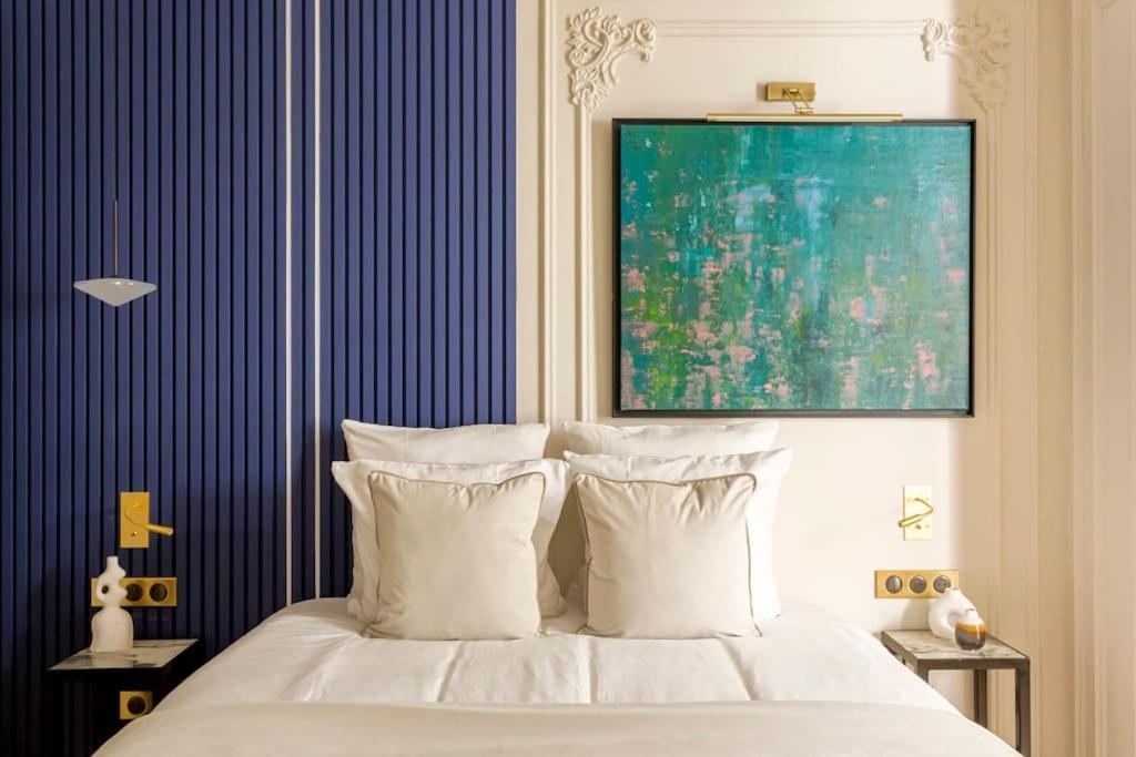 Luxury 5 Bedroom & 5 Bathroom - Eiffel Tower Apartment *