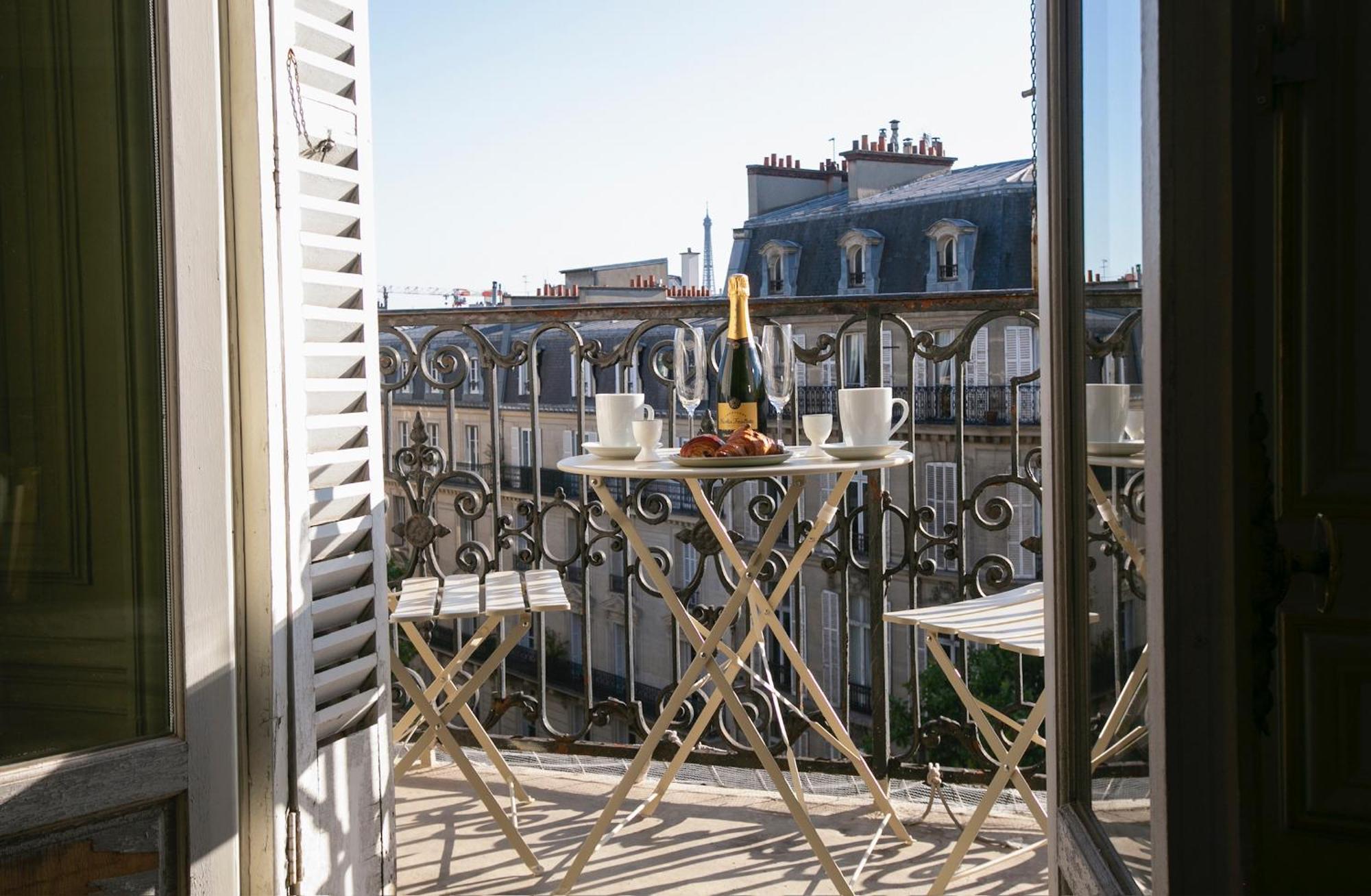 Typical Haussmannien With Eiffel Tower View - Bm68