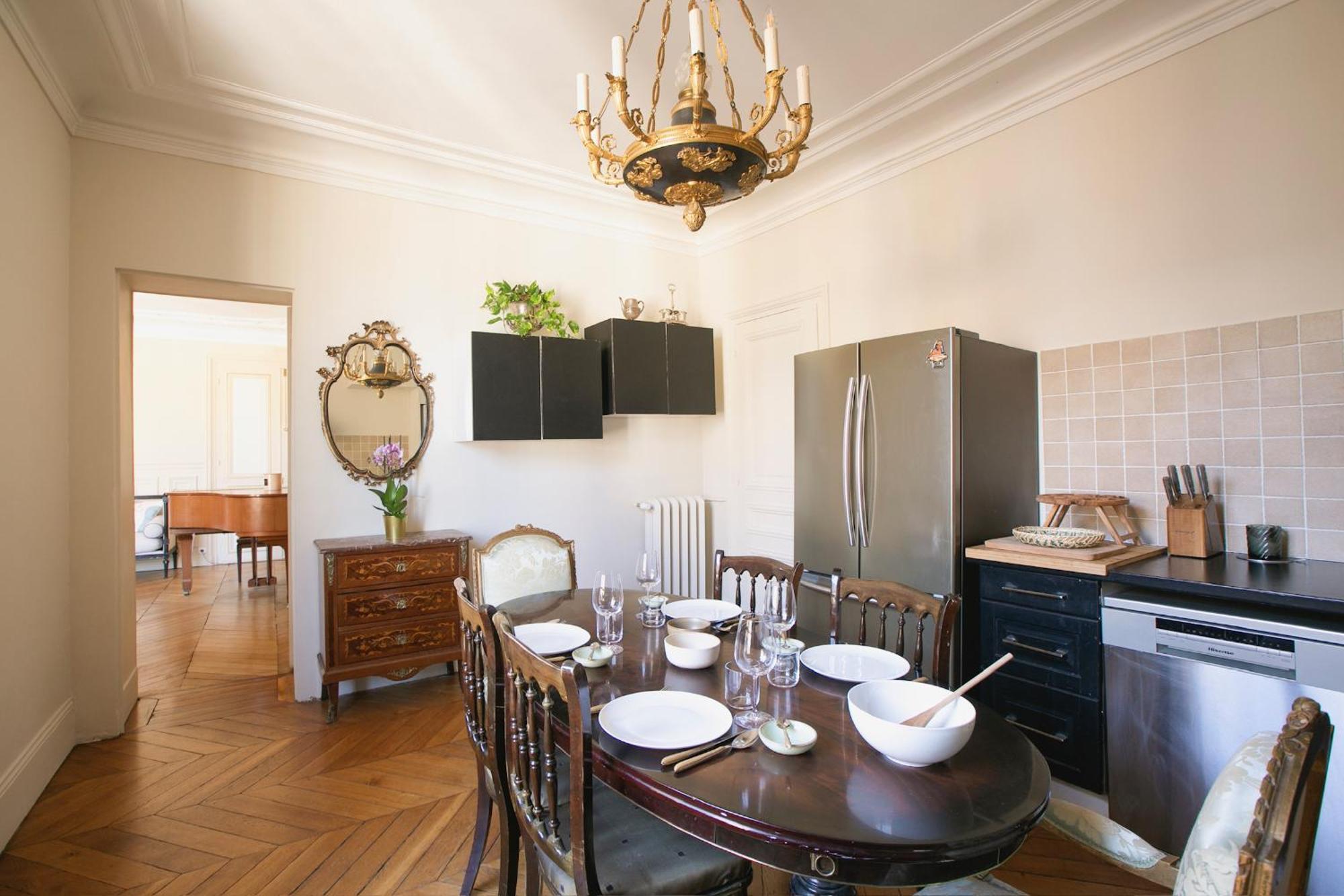Typical Haussmannien With Eiffel Tower View - Bm68 Apartment *