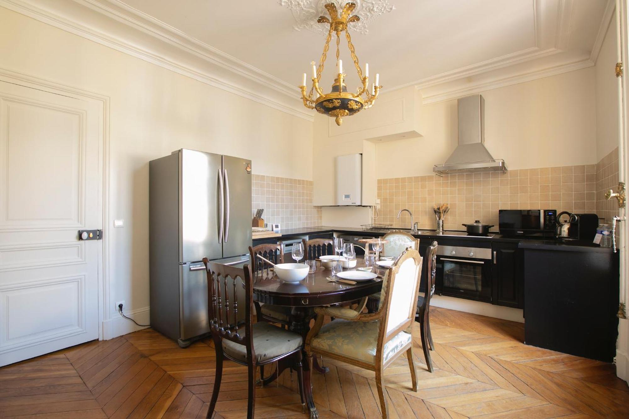 Typical Haussmannien With Eiffel Tower View - Bm68 Apartment Paris
