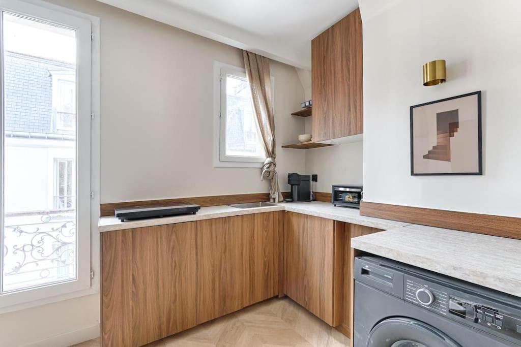Barbes Buttes Chaumont Cosy Studio 2p *