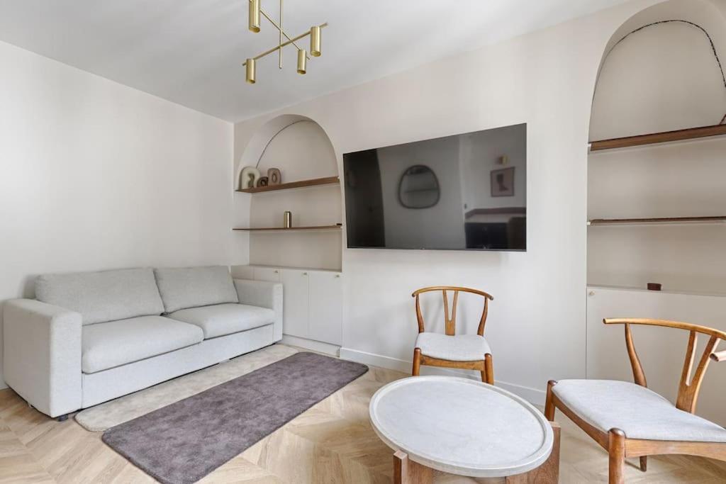 Barbes Buttes Chaumont Cosy Studio 2p