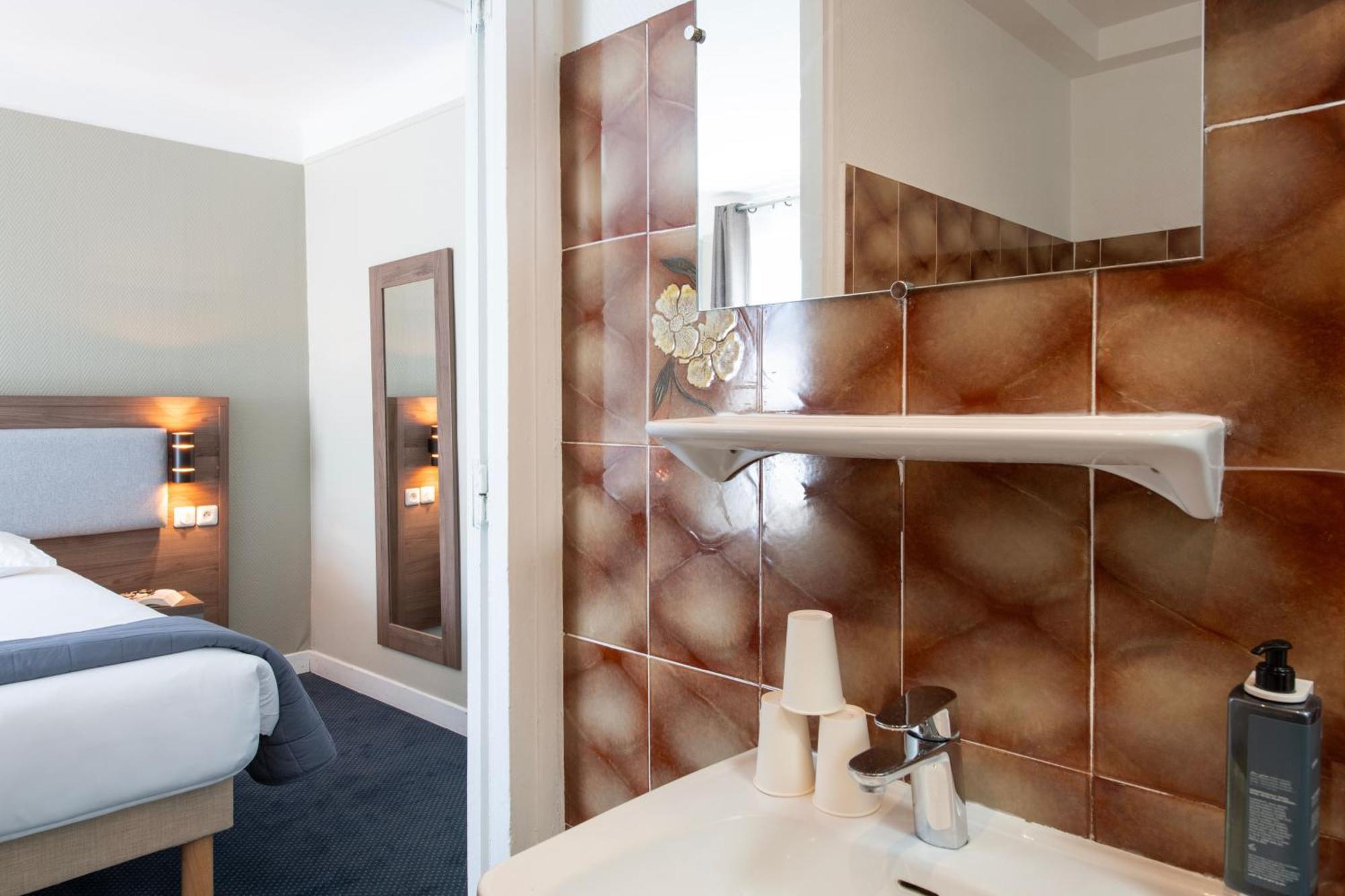 Ambassadeur Hotel 3*