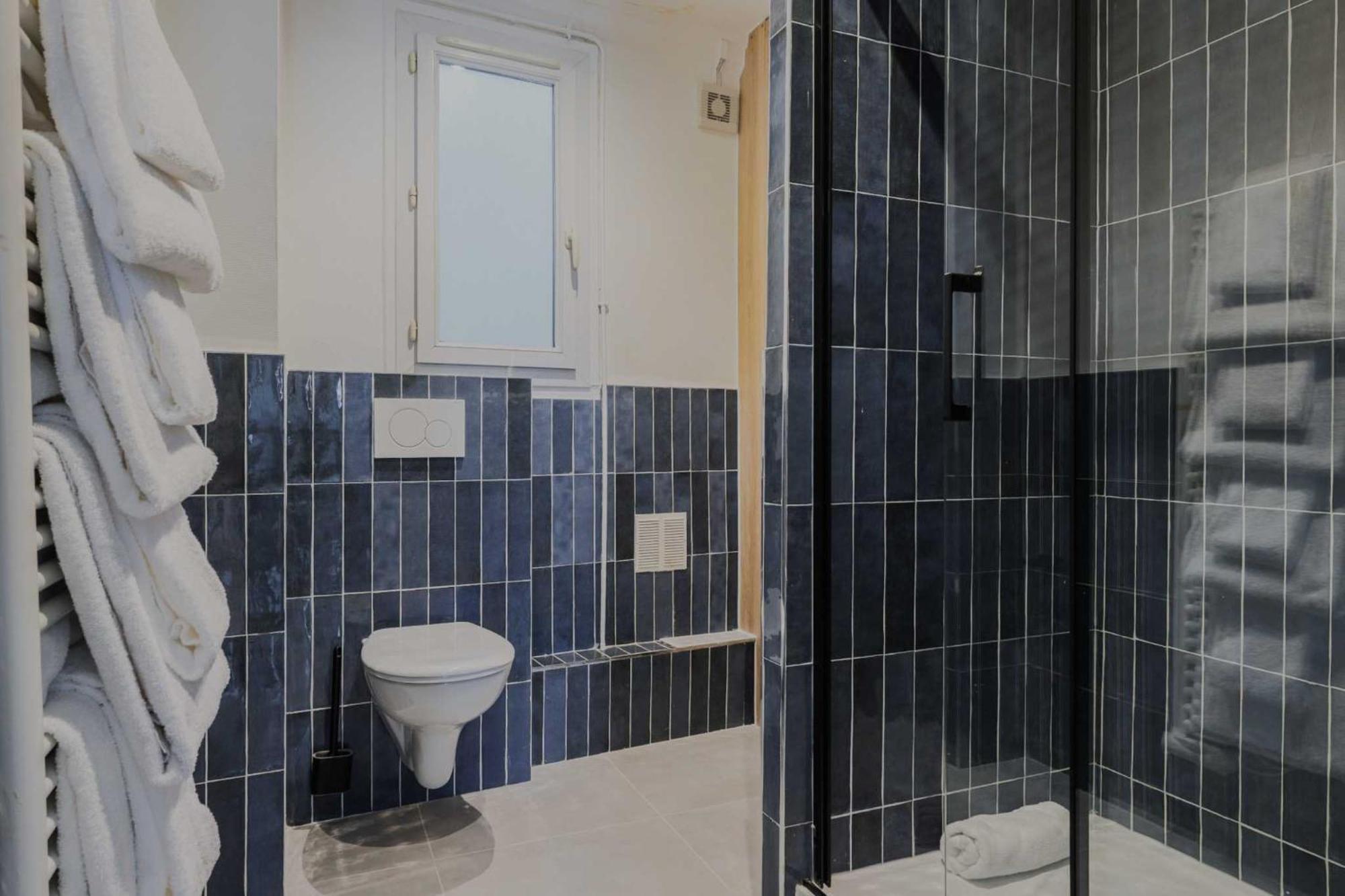 Apartment Charming Flat - 1br-4p - Voltaire-nation *