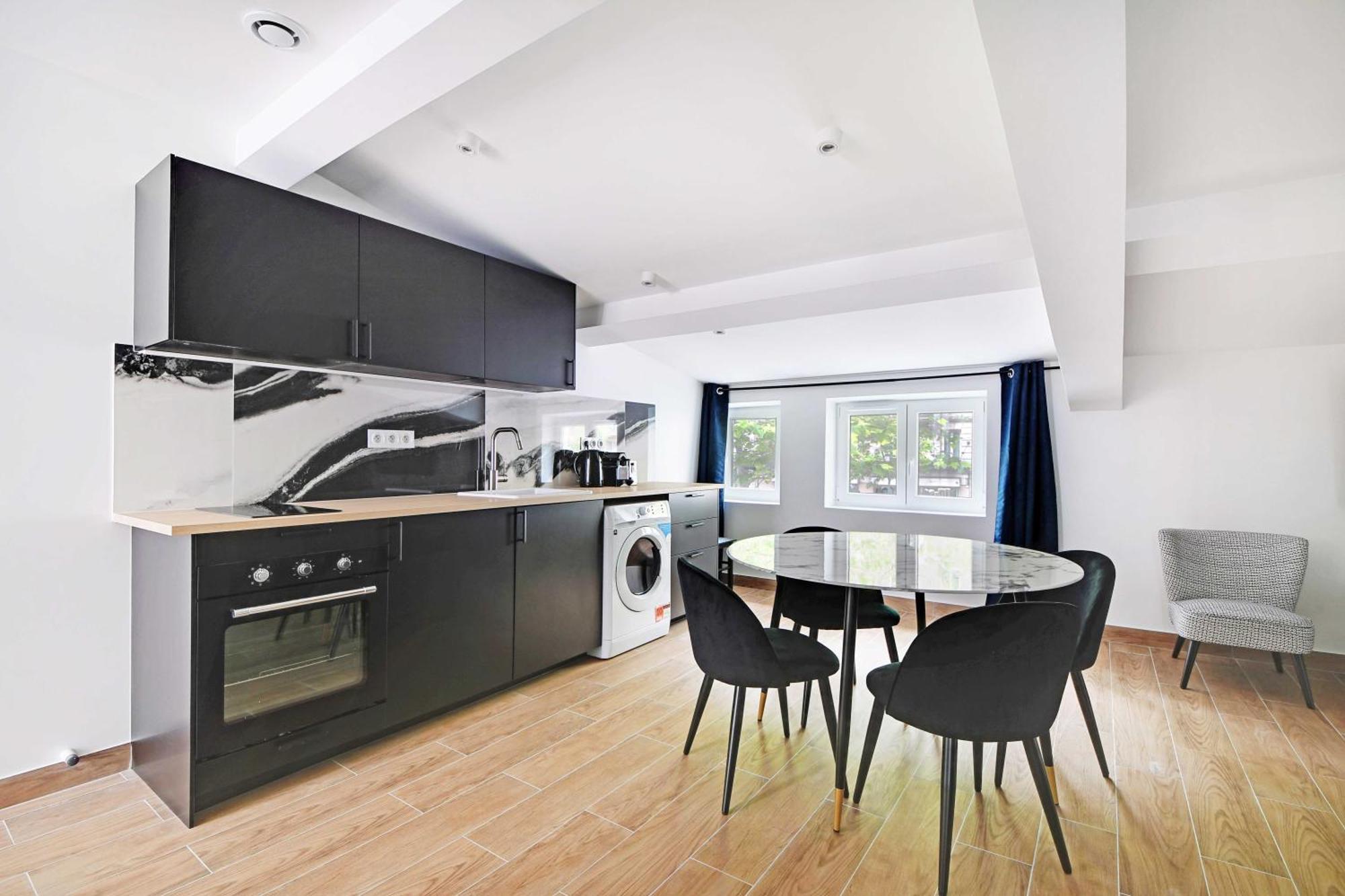 Refreshing 2bd-6p - 18th Ard Apartment *