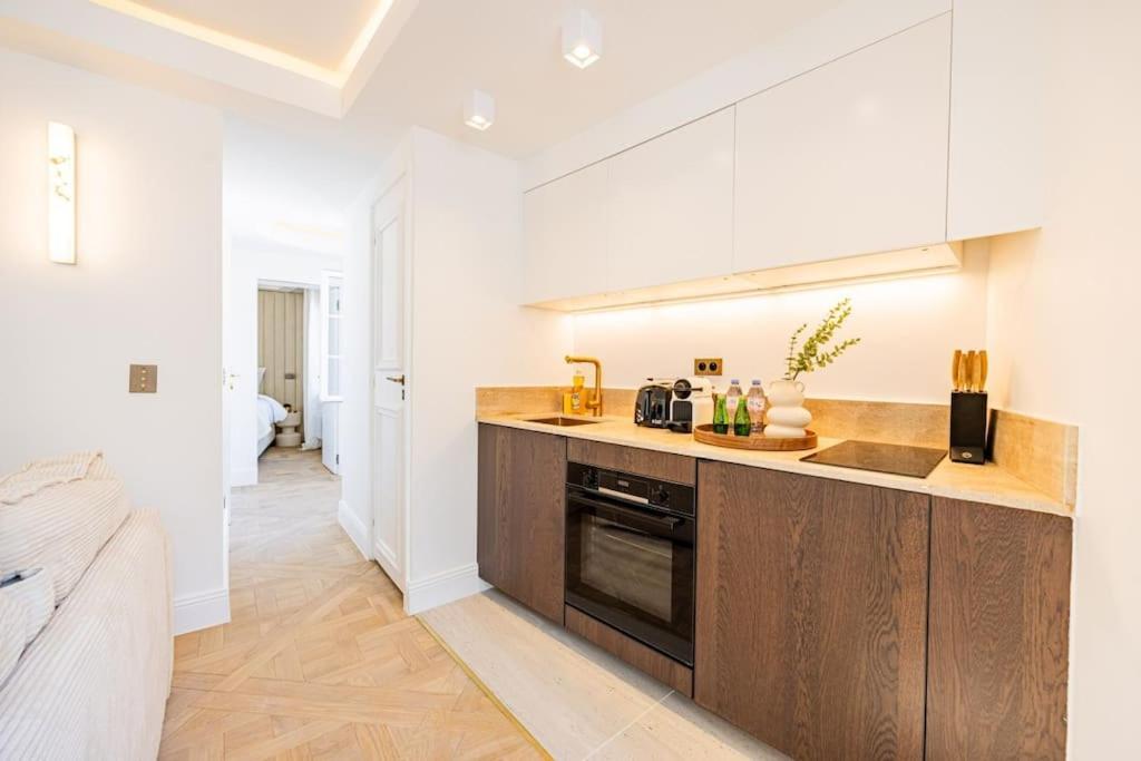 1bedroom Sacree Coeur Place Du Tertre Montmartre Apartment *
