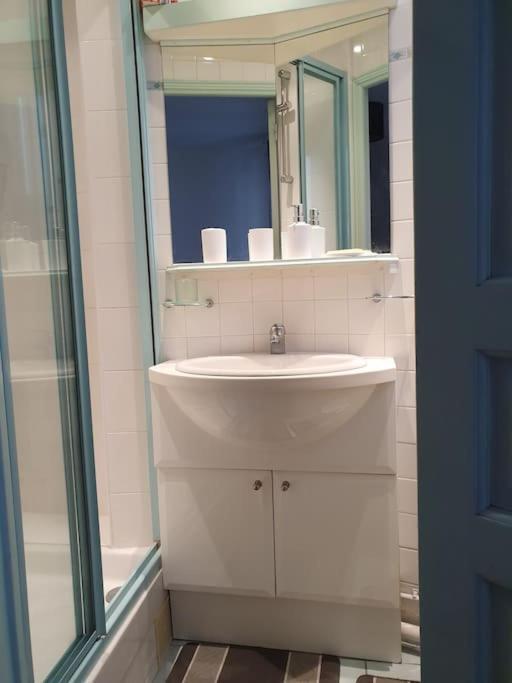 Joli Deux Pieces Au 14eme Arrondissement A Apartamento