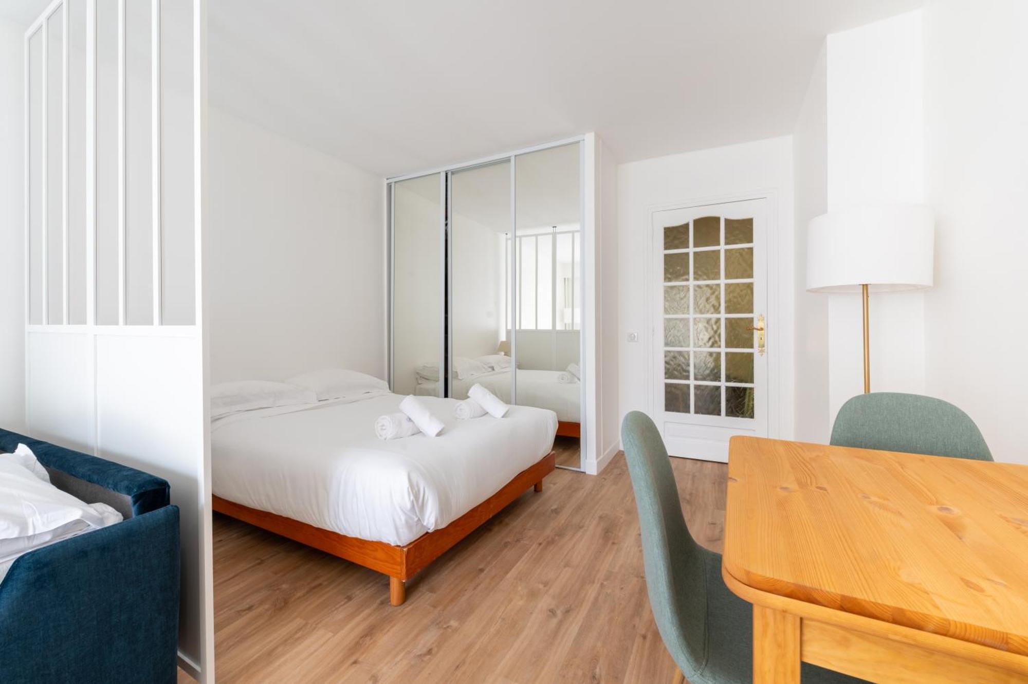 Stylish 1bd Flat With Patio Rue Des Petites Ecuries Apartment Paris