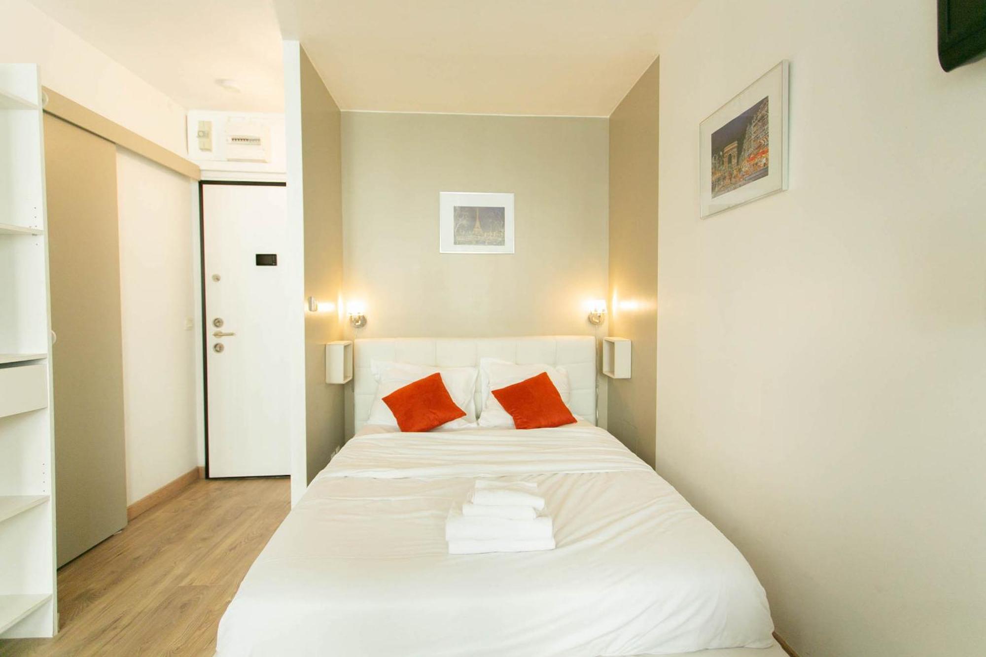 Champs Elysees & Arc De Triomphe - Cityapartmentstay * Paris