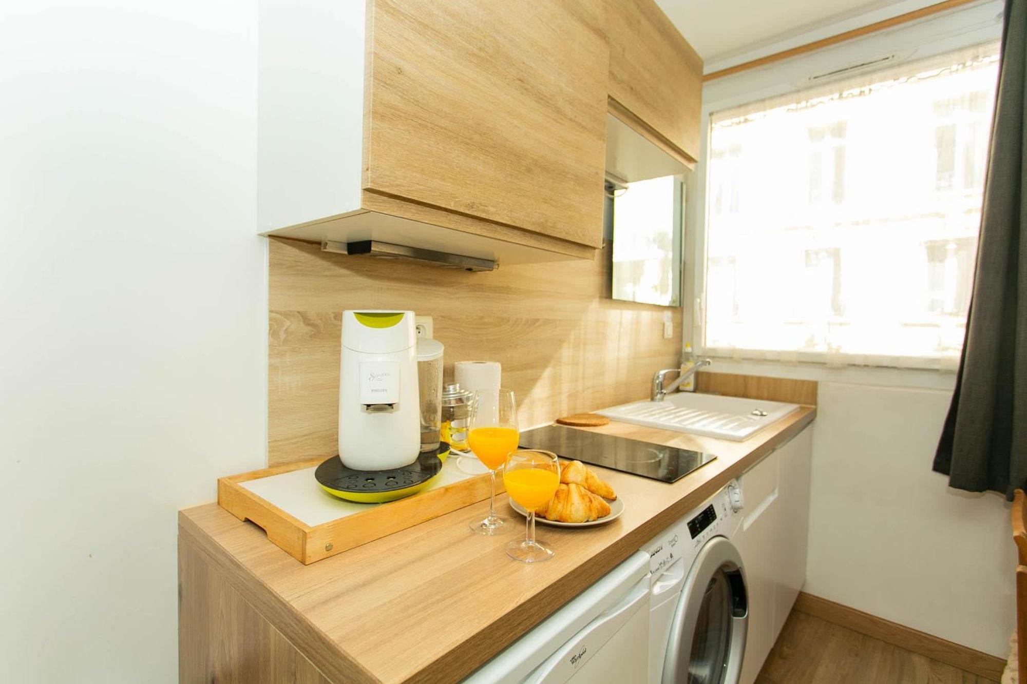 Champs Elysees & Arc De Triomphe - Cityapartmentstay Paris