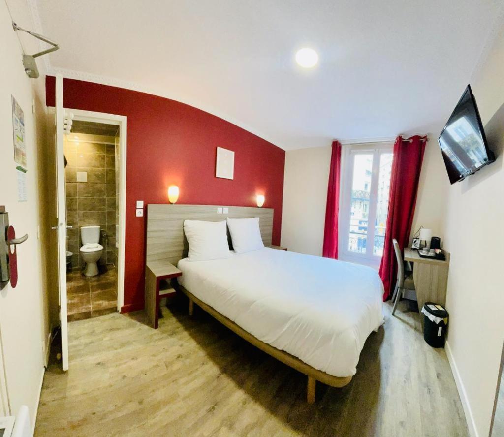 Hotel Hipotel Gambetta Republique Paris