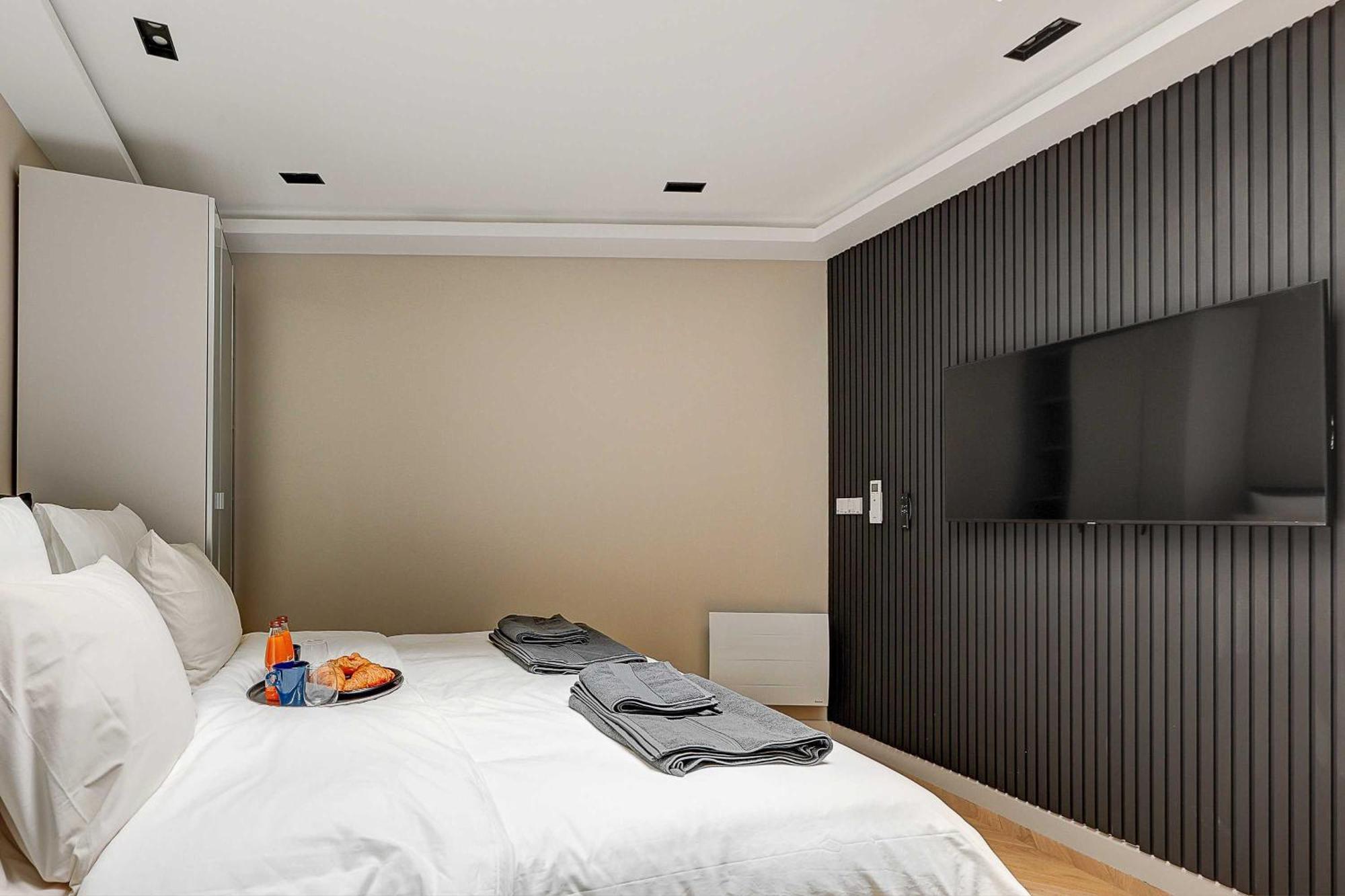 Elegant With Ac - 3br-10p- Le Marais Apartment