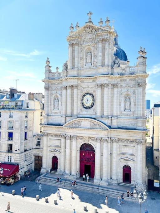 Unique In Paris