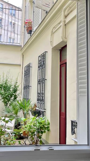 In Montmartre, Paris, Near Sacre-coeur Read Host Profile For Booking