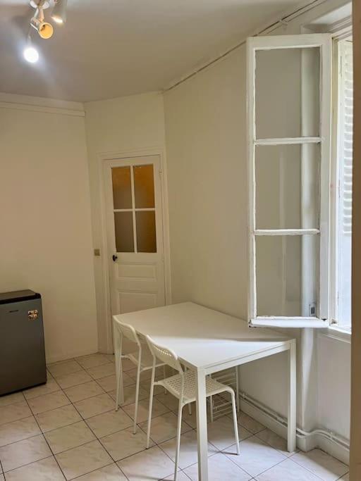 Homestay In Montmartre, Paris, Near Sacre-coeur Read Host Profile For Booking *