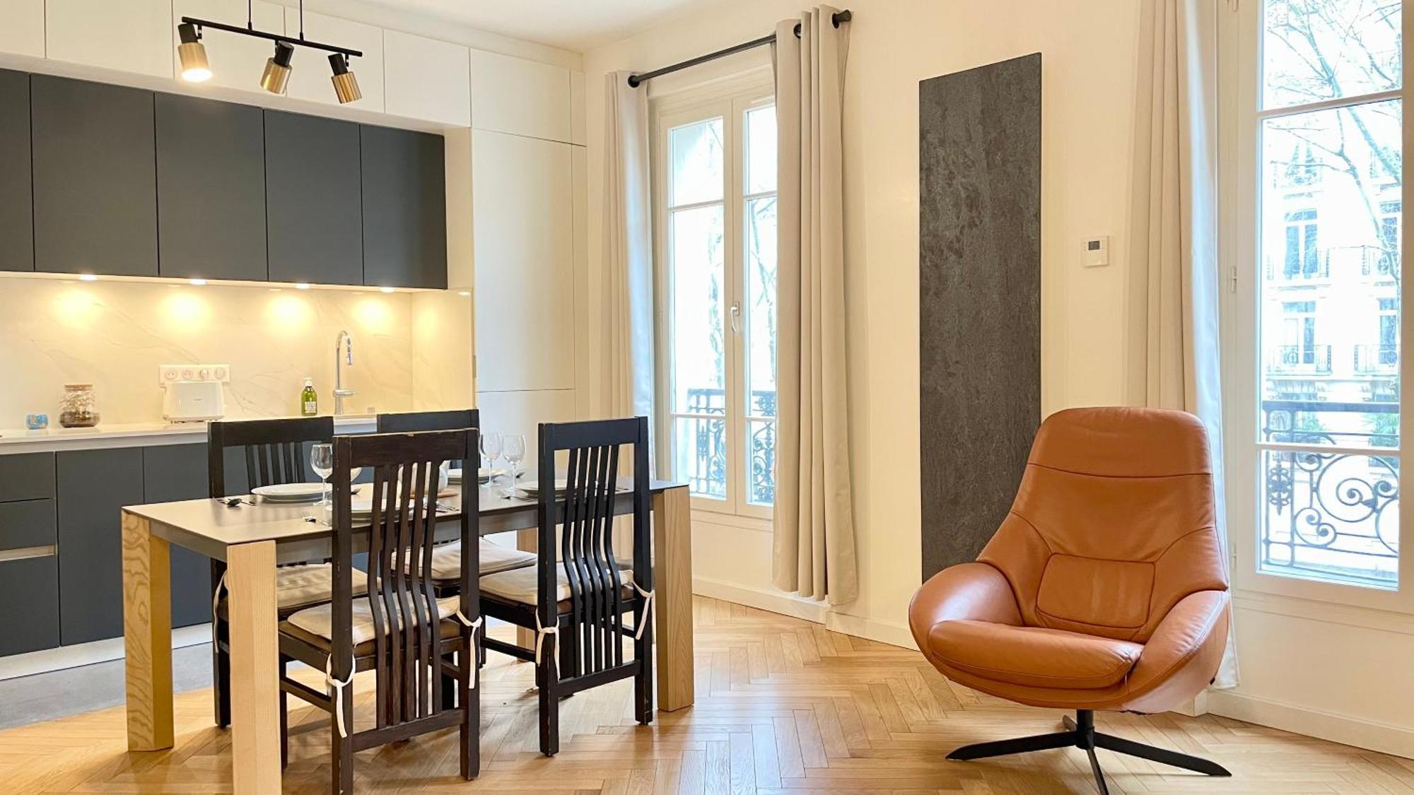 107 - Tour Eiffel Luxe 15eme Apartment *