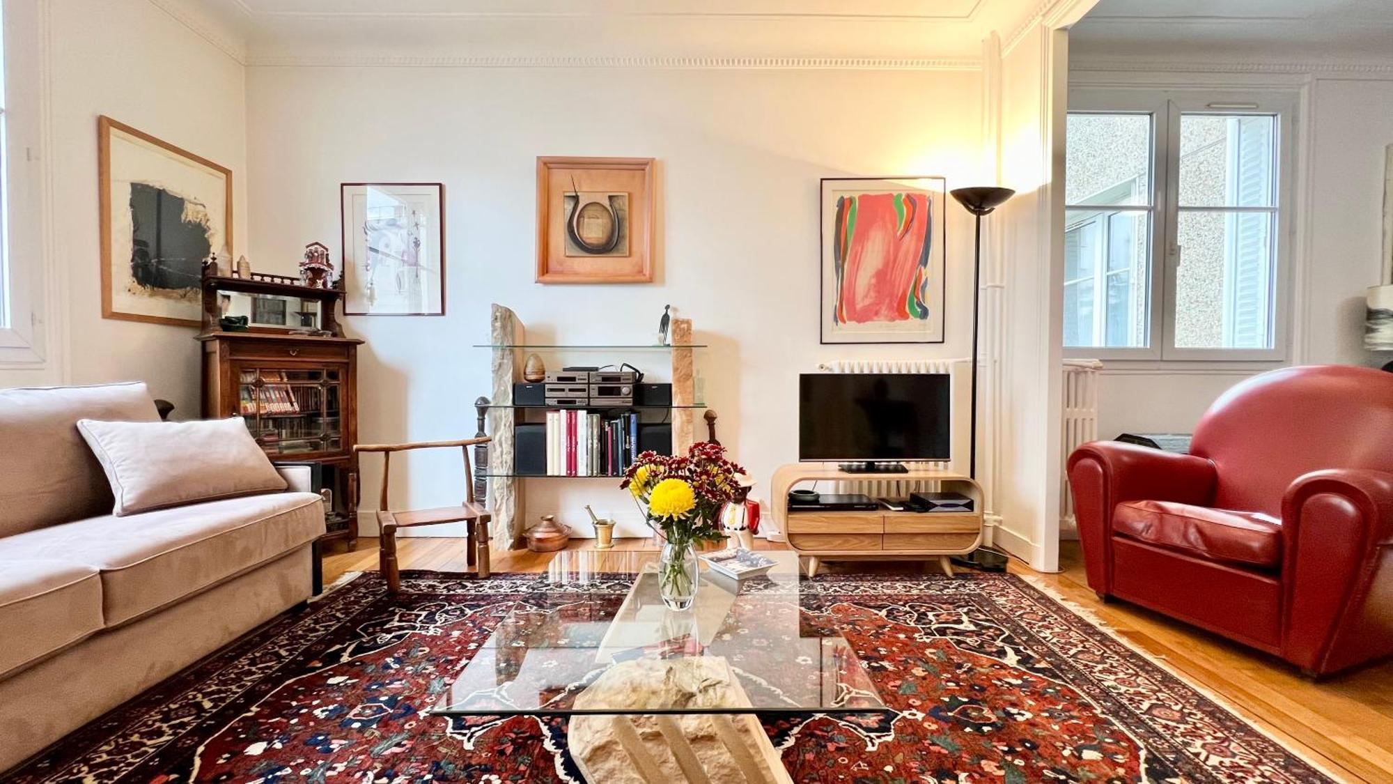 116 - 15eme Elegant Pied-a-terre De 80m2 Appartement *