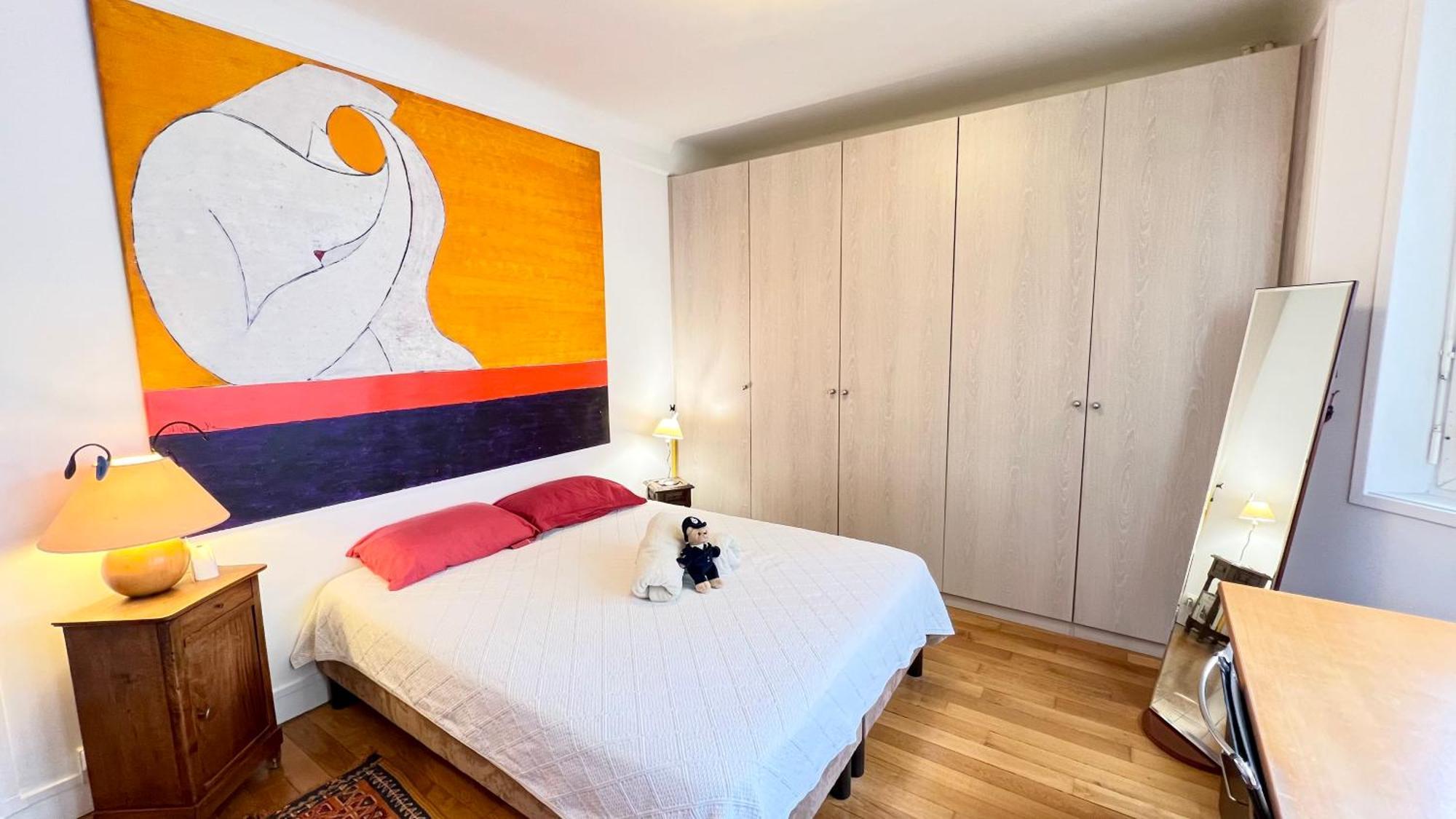 116 - 15eme Elegant Pied-a-terre De 80m2 Appartement
