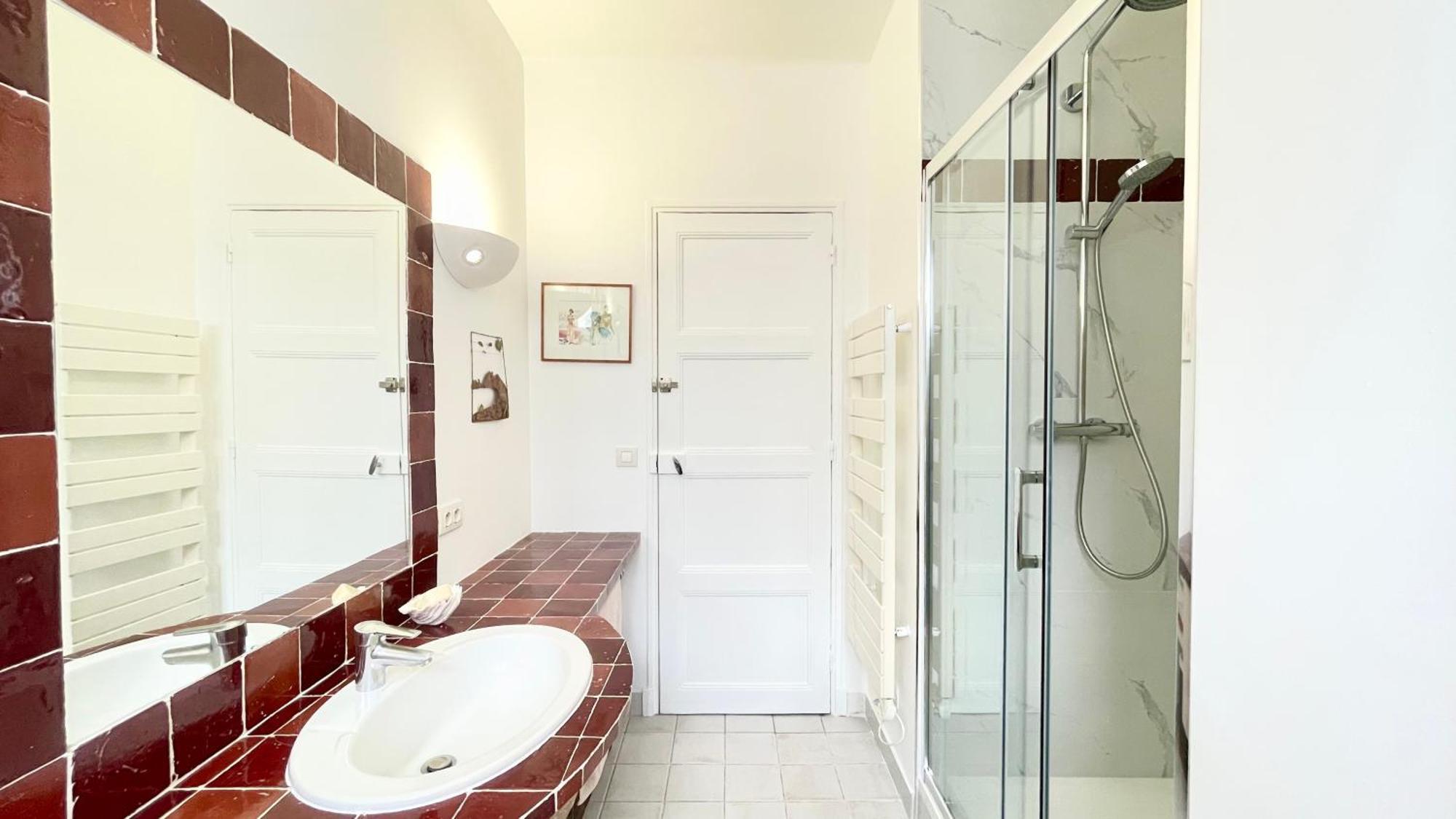 Appartement 116 - 15eme Elegant Pied-a-terre De 80m2 *