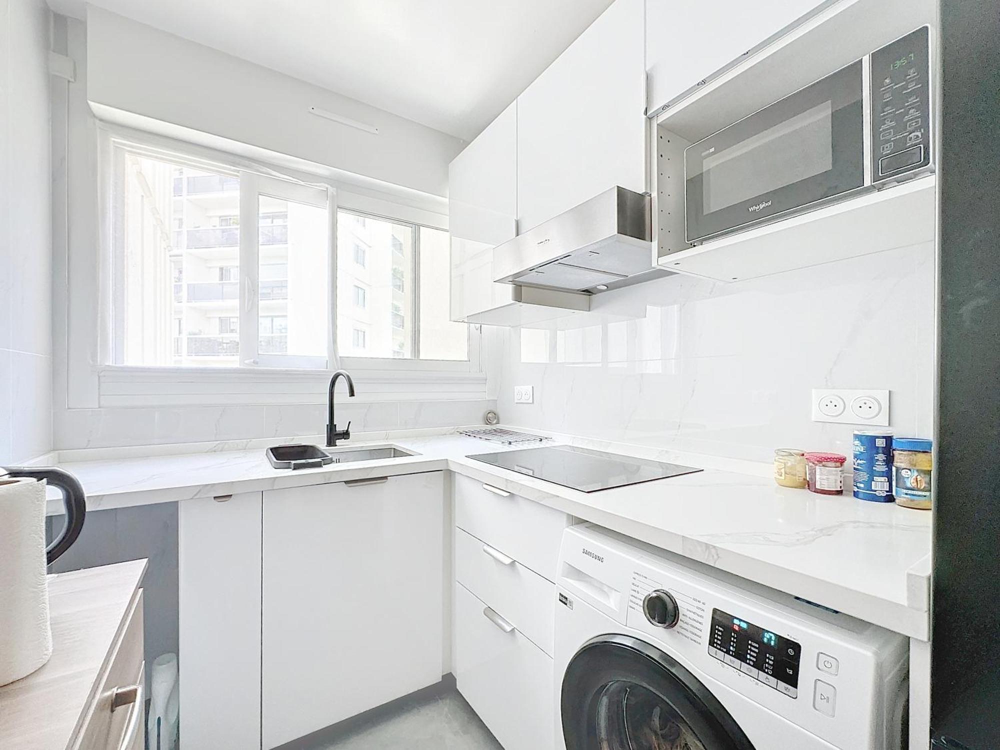 114 - Renove De Luxe Pour 4 Personnes * Paris