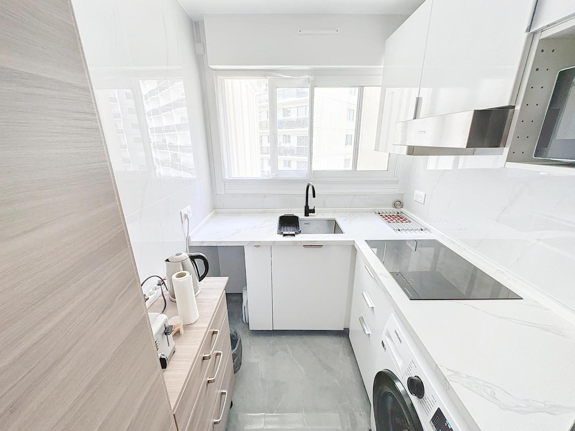 114 - Renove De Luxe Pour 4 Personnes * Paris