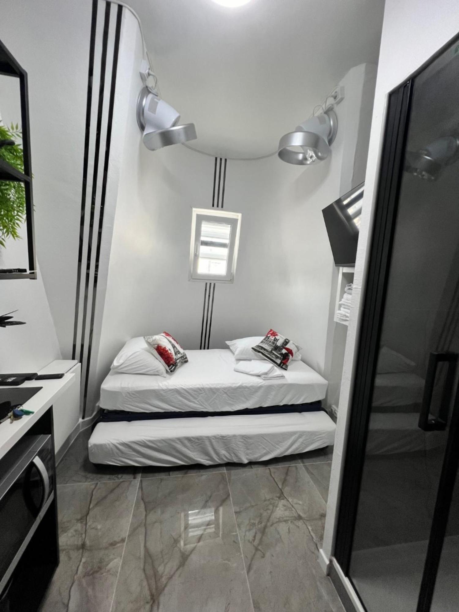 Bastille Bercy Gare De Lyon Climatisee 9m2 Ideal 1 Pers ,max 2 Pers *