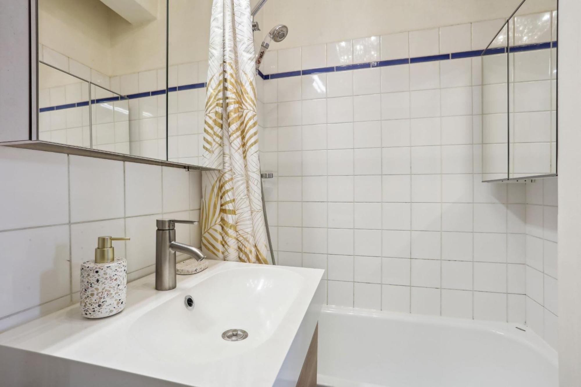 Eiffel Tower & Faubourg - 1br - Cityapartmentstay Apartment