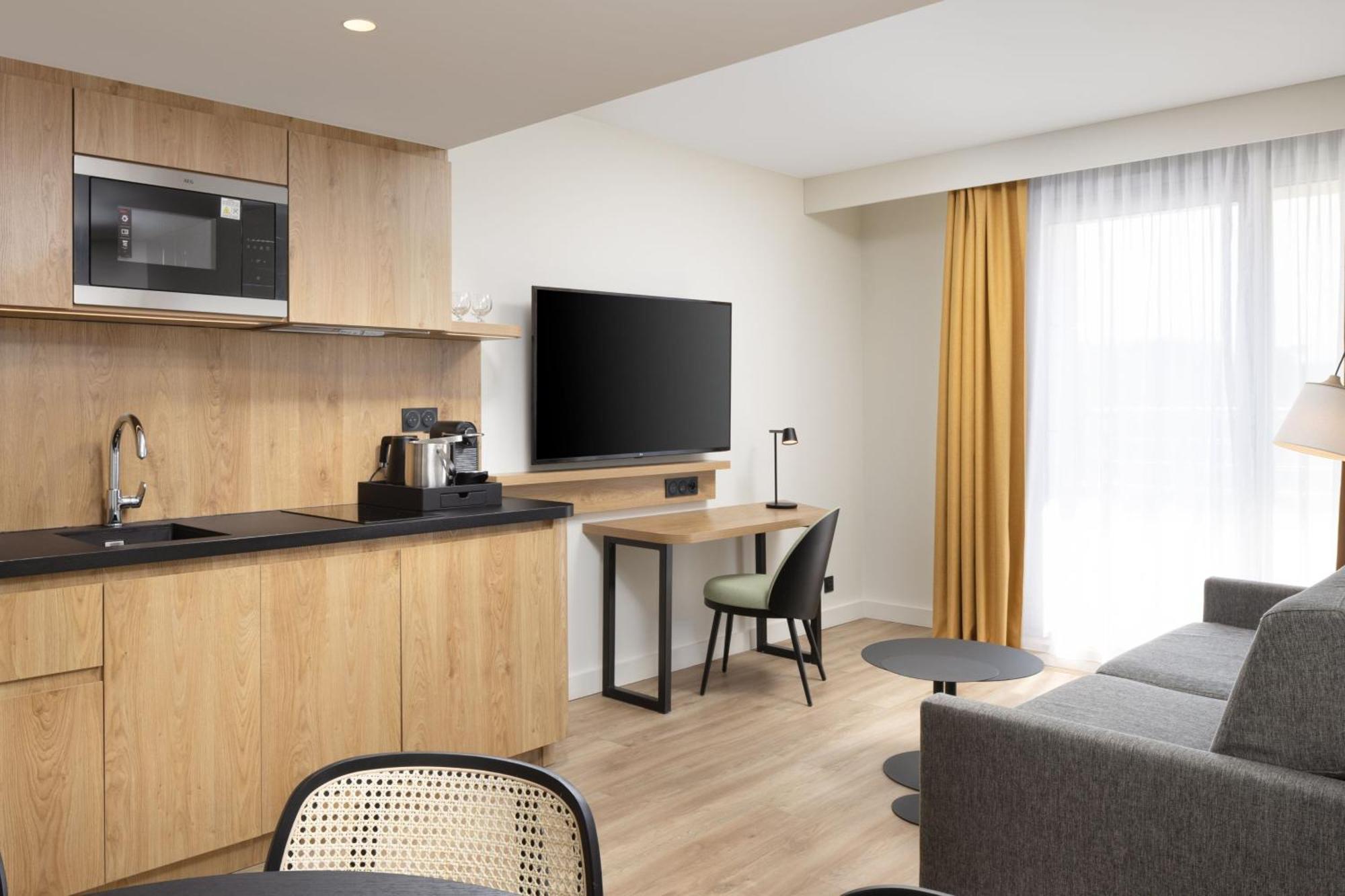 Hotel By Marriott Didot Montparnasse 4*