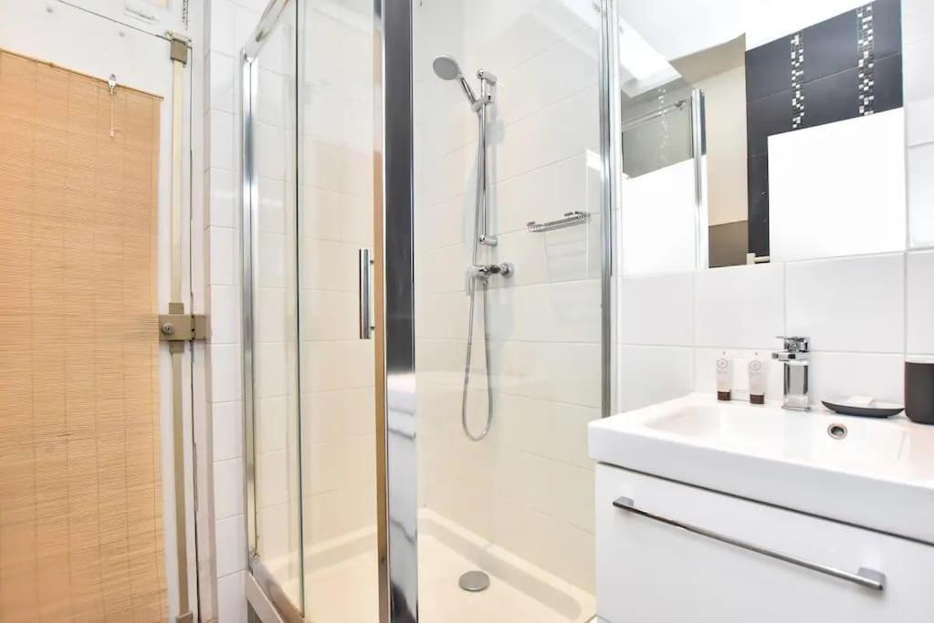 Goodguest-appartement Design Et Cosy Batignolles Apartamento