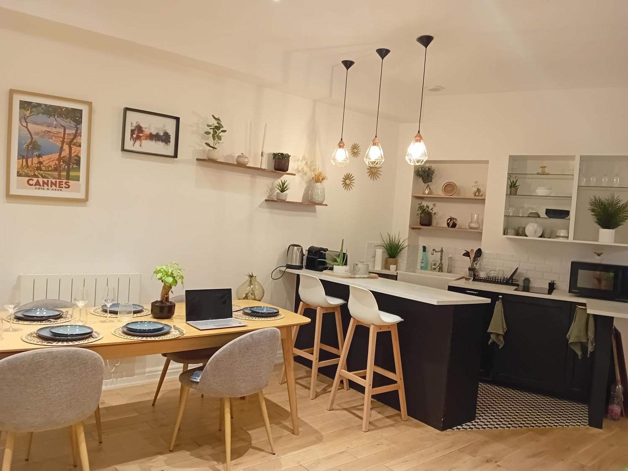 Appartement Center Paris, Amusing2bed Room,68sqm-5 Mins Eiffel Tour And Louvre Meusm ,gare Montparnasse ,front Metro *