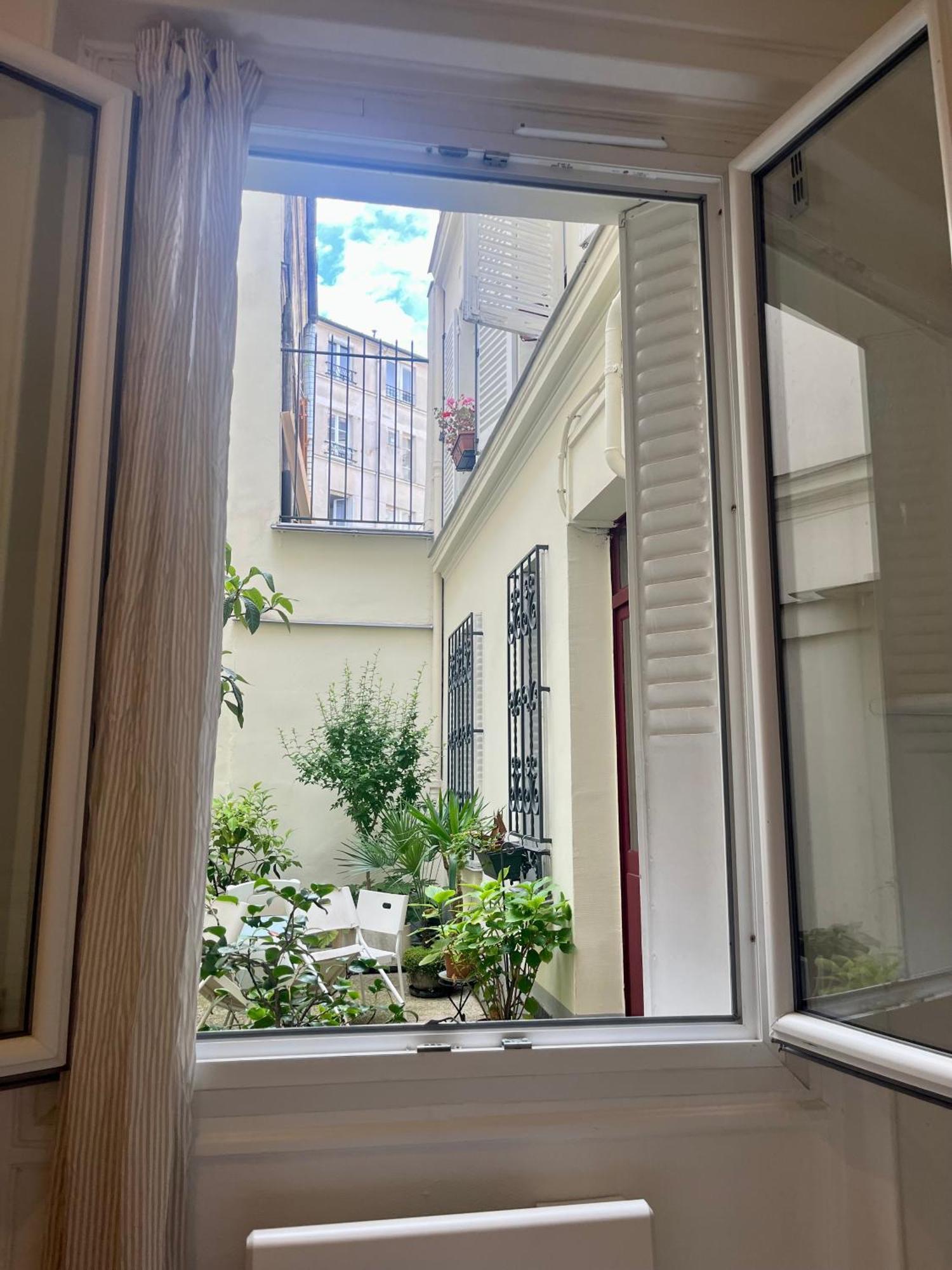 In Montmartre, Paris, Near Sacre-coeur Read Host Profile For Booking