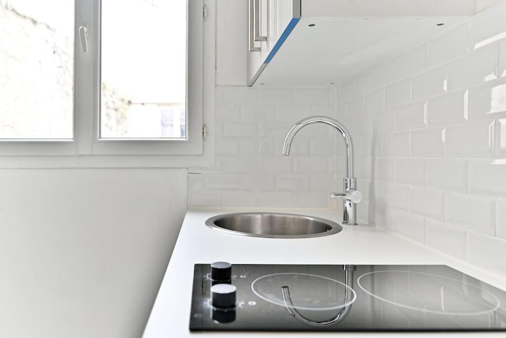 A 14eme Apartment